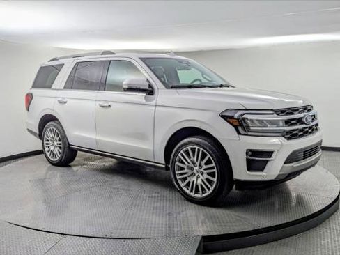 Used 2024 Ford Expedition Limited image 9
