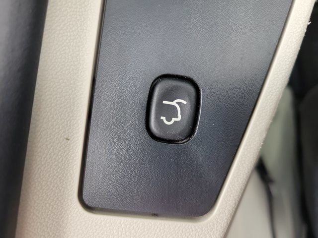 Used 2012 Dodge Grand Caravan SXT FWD image 19