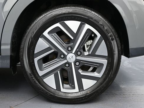 Used 2023 Hyundai Kona SE w/ Cargo Package image 12