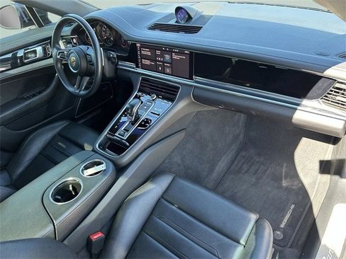 Used 2021 Porsche Panamera image 21