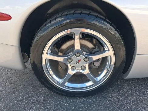 Used 2001 Chevrolet Corvette Coupe w/ Preferred Equipment Group2 RWD image 21