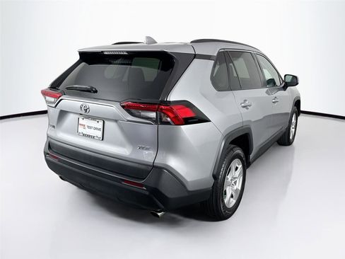 Used 2021 Toyota RAV4 XLE FWD image 2