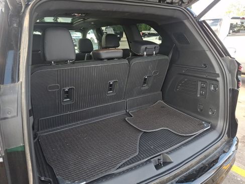 Used 2026 GMC Acadia Denali Ultimate w/ LPO, Floor Liner Package AWD/4WD image 8