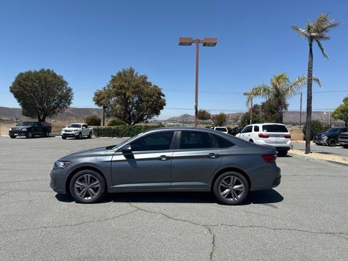 Used 2024 Volkswagen Jetta SE FWD image 5