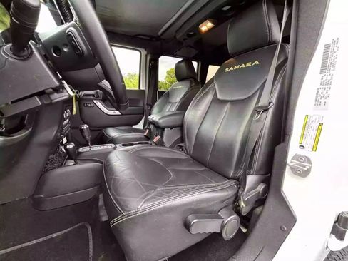 Used 2015 Jeep Wrangler Unlimited Sahara w/ Connectivity Group AWD/4WD image 25