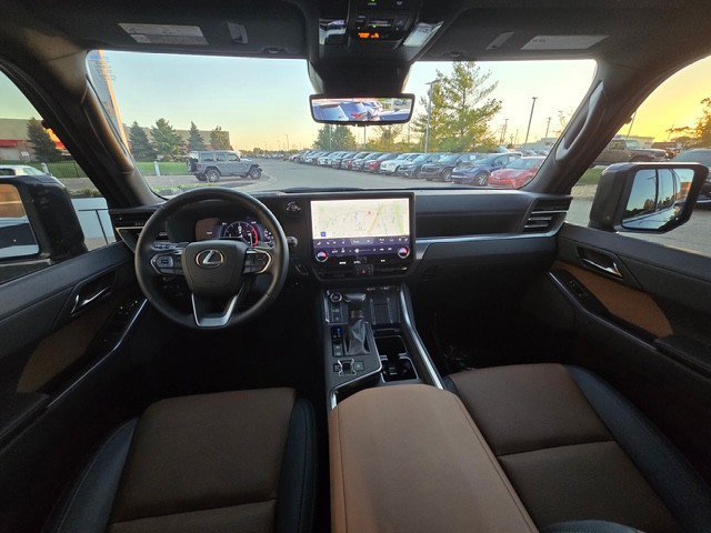 Used 2025 Lexus GX 550 w/ Accessory Package (2T) AWD/4WD image 3