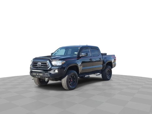 Used 2021 Toyota Tacoma SR5 AWD/4WD image 4
