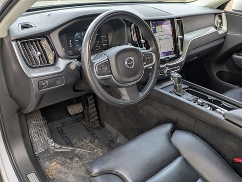 Used 2019 Volvo XC60 T5 Momentum w/ Premium Package image 15