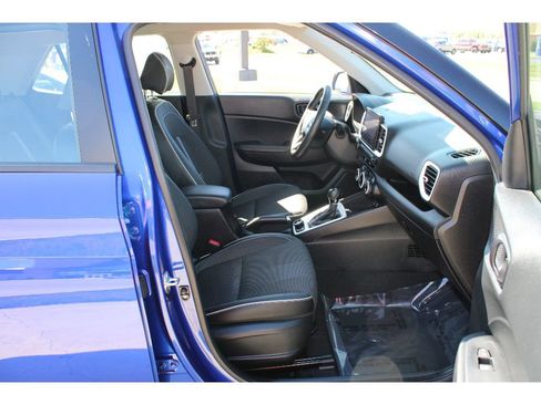 Used 2024 Hyundai Venue Limited image 13