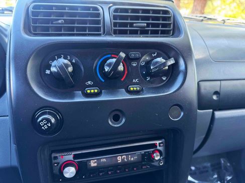 Used 2004 Nissan Frontier S/C image 23