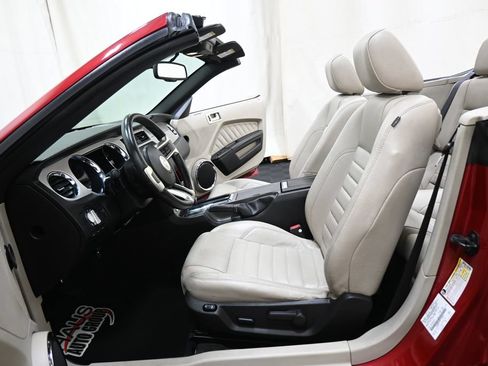 Used 2011 Ford Mustang GT Premium w/ Comfort Pkg RWD image 6