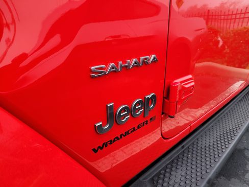 Used 2024 Jeep Wrangler Sahara image 9