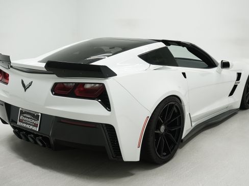 Used 2017 Chevrolet Corvette Grand Sport w/ Grand Sport Heritage Package RWD image 9