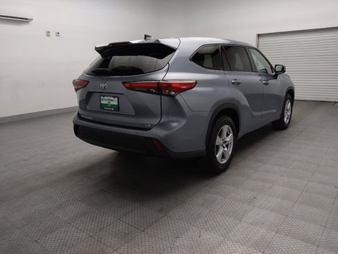 Used 2022 Toyota Highlander LE FWD image 9