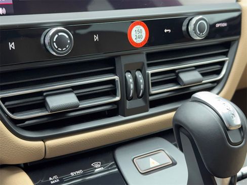 Used 2025 Porsche Macan Turbo image 28