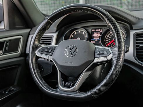 Used 2020 Volkswagen Atlas Cross Sport SE w/ Panoramic Sunroof Package FWD image 14