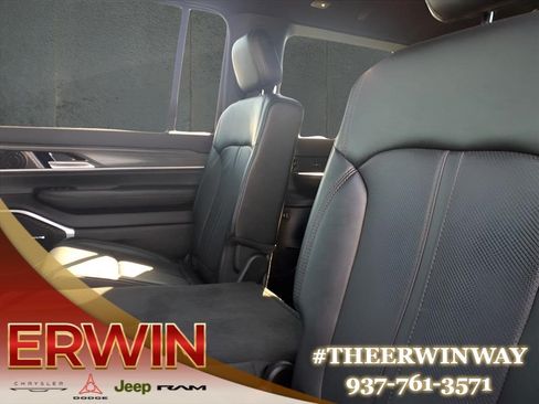 Certified 2024 Jeep Wagoneer L Series II w/ Flexible Seating Group AWD/4WD image 11