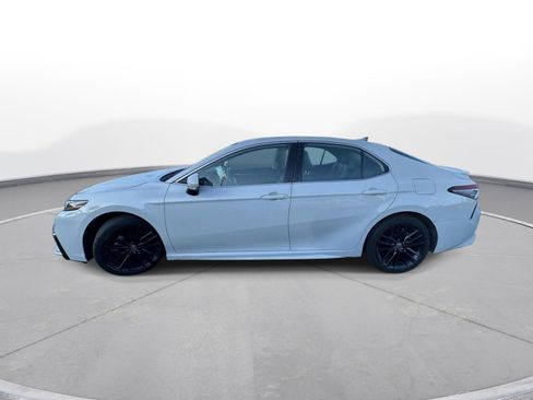 Used 2023 Toyota Camry XSE FWD image 9