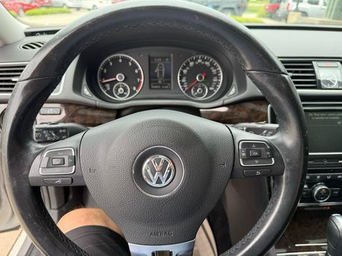 Used 2014 Volkswagen Passat 1.8T SEL Premium FWD image 13