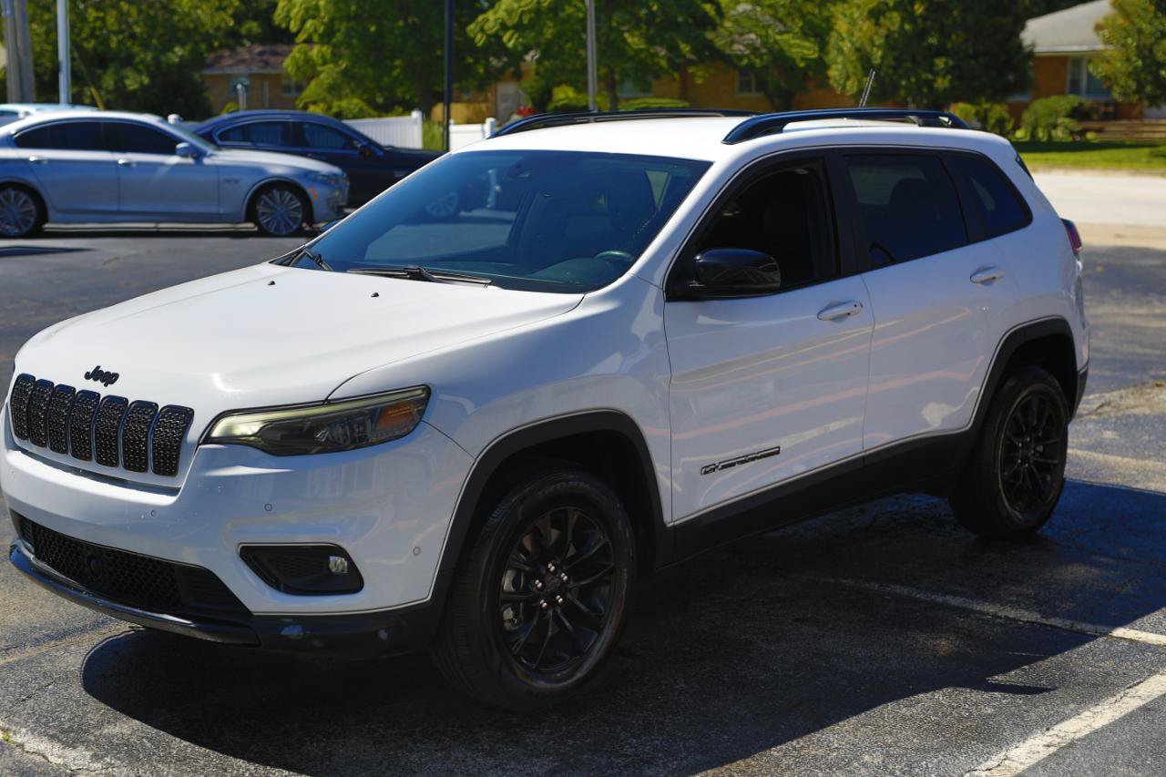 Used 2023 Jeep Cherokee Altitude Lux AWD/4WD image 3