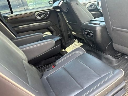 Used 2023 Chevrolet Suburban Premier AWD/4WD image 7