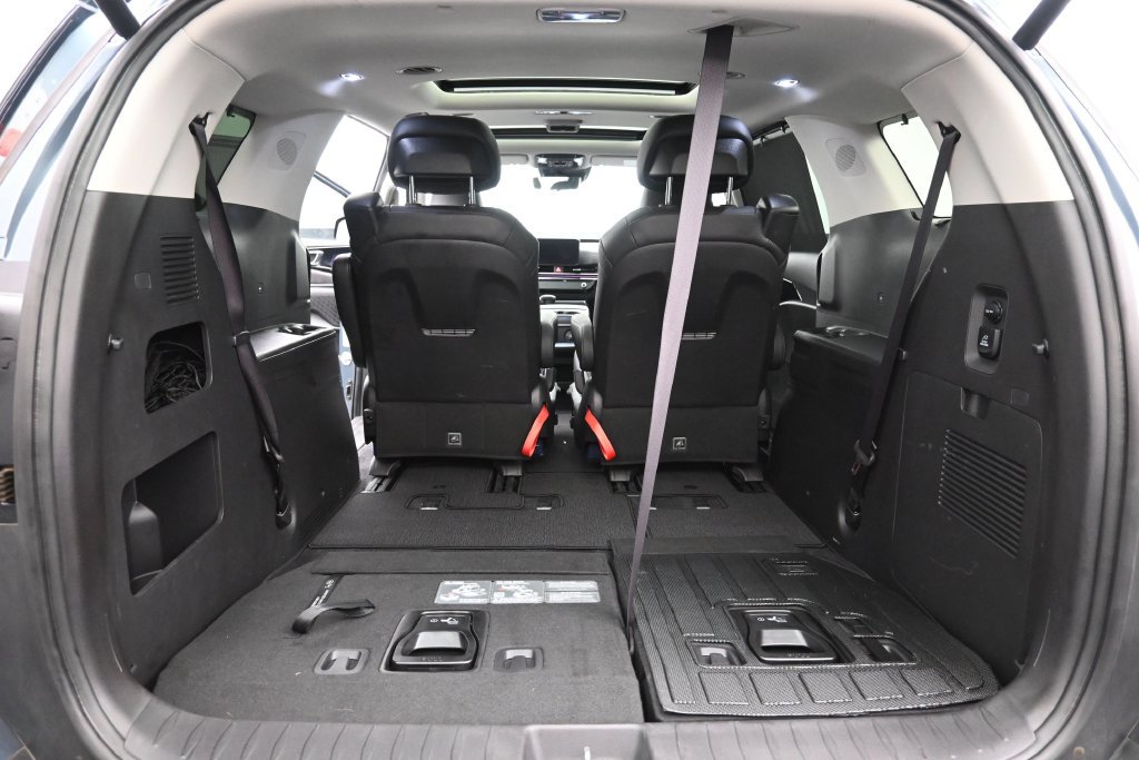Used 2025 Kia Carnival SX Prestige FWD image 19