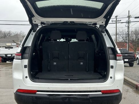 Used 2025 Jeep Grand Cherokee L Laredo w/ Luxury Tech Group I image 7