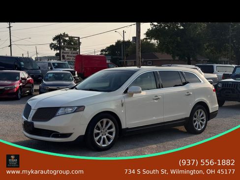 Used 2013 Lincoln MKT AWD image 1