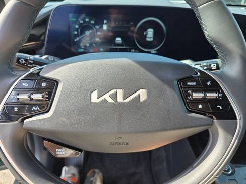 Certified 2024 Kia Niro Wind w/ Wind Preserve Package FWD image 25