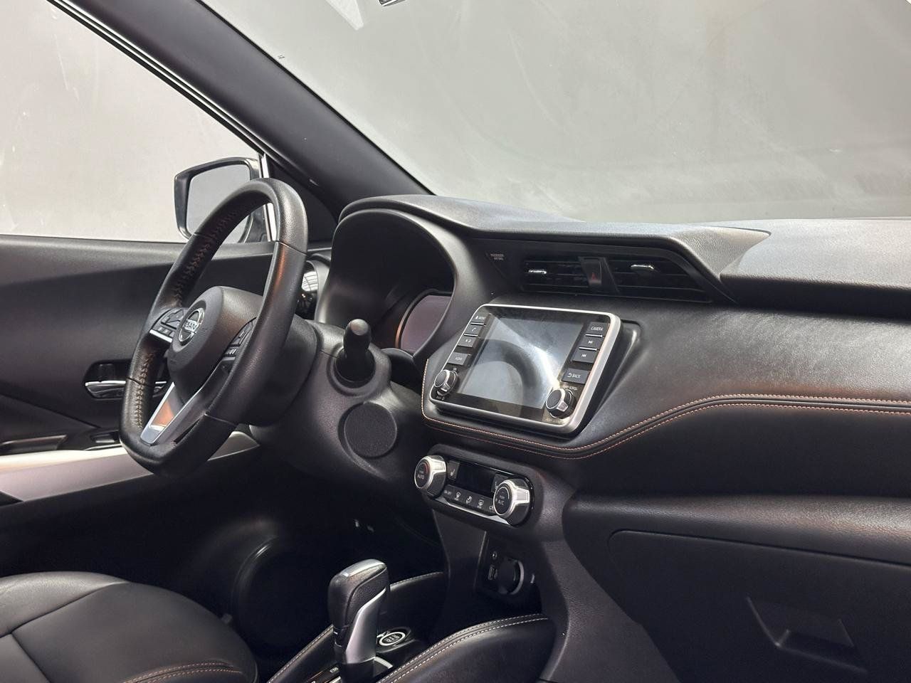 Used 2020 Nissan Kicks SR w/ SR Premium Package FWD image 13