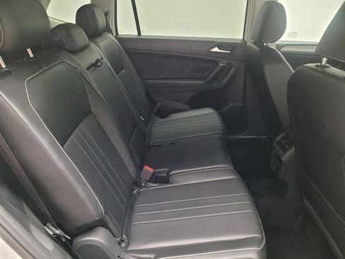 Used 2024 Volkswagen Tiguan SE image 19