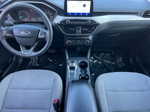 Used 2021 Ford Escape SE image 3