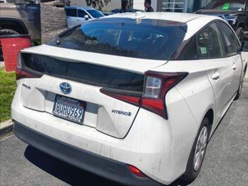 Used 2020 Toyota Prius LE FWD image 3