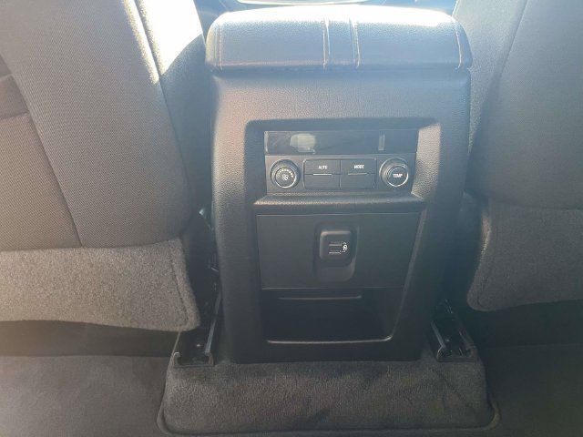 Used 2019 Chevrolet Traverse LT FWD image 16