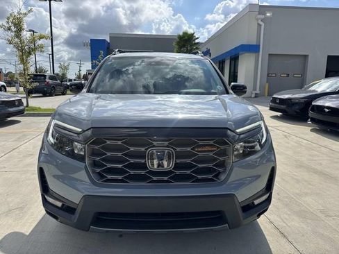 Used 2023 Honda Passport TrailSport image 2