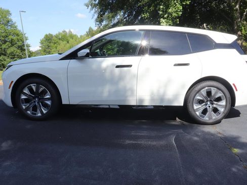 New 2026 BMW iX xDrive60 image 4