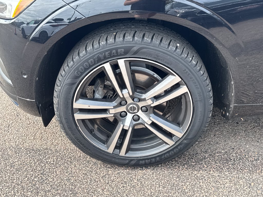 Used 2019 Volvo XC60 T5 Momentum w/ Protection Package Premier AWD/4WD image 39