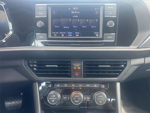 Certified 2023 Volkswagen Jetta SE FWD image 13