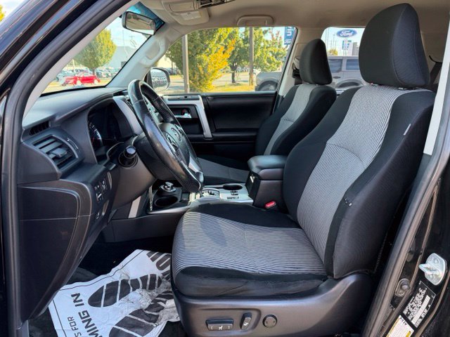Used 2014 Toyota 4Runner SR5 AWD/4WD image 2
