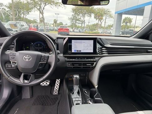 Used 2025 Toyota Camry SE FWD image 8