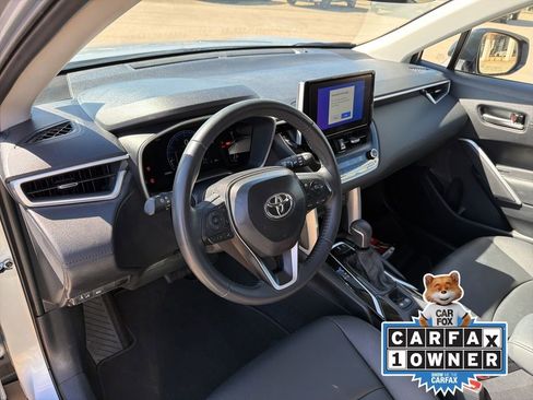 Used 2025 Toyota Corolla Cross XLE FWD image 13