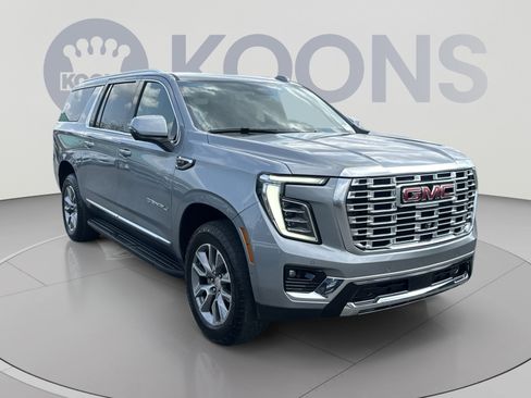Used 2025 GMC Yukon XL Denali AWD/4WD image 18