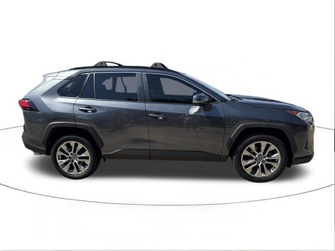 Used 2019 Toyota RAV4 XLE Premium FWD image 2