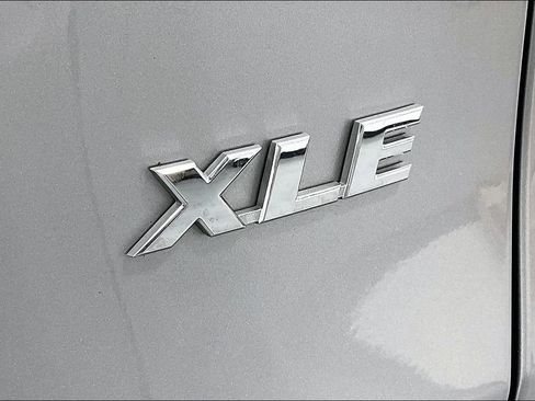 Used 2025 Toyota RAV4 XLE FWD image 35