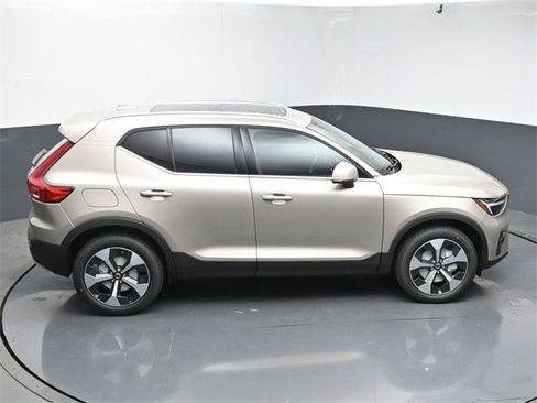 New 2024 Volvo XC40 B5 Plus w/ Protection Package Premier image 39