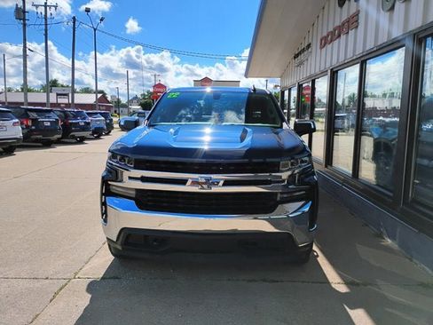 Used 2022 Chevrolet Silverado 1500 LT AWD/4WD image 3