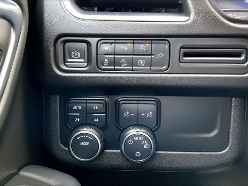 Used 2022 Chevrolet Tahoe Z71 w/ Luxury Package image 36