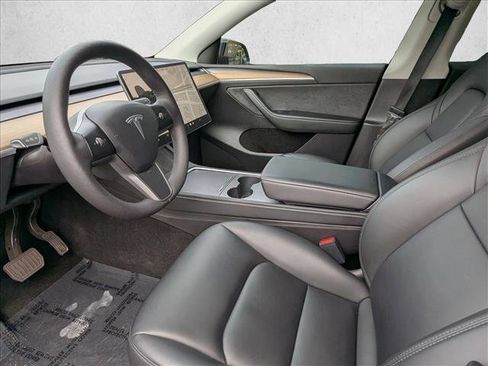 Used 2023 Tesla Model Y Long Range image 17