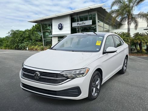 Certified 2024 Volkswagen Jetta SE w/ Panoramic Sunroof Package image 1