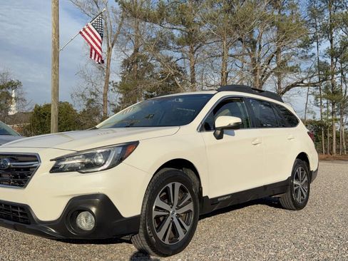 Used 2018 Subaru Outback 2.5i Limited image 2